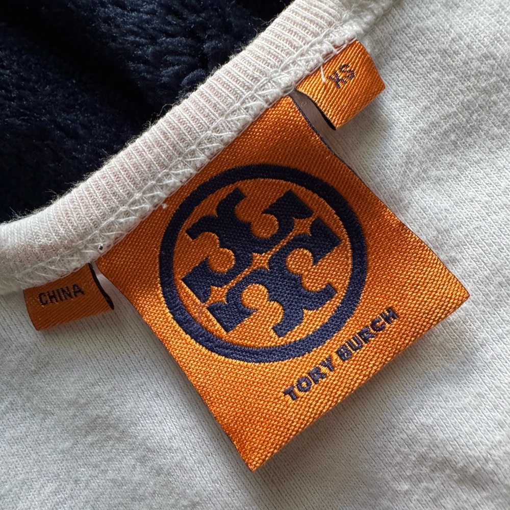 Tory Burch women white tank  Top with Sequin Emblem - Picture 6 of 6